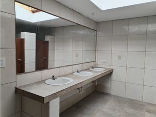 Foto 10 de La Alameda, Local Comercial en  Renta, 300m2, 2 Ambiente , 5 Baños.