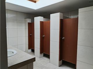 Foto 9 de La Alameda, Local Comercial en  Renta, 300m2, 2 Ambiente , 5 Baños.