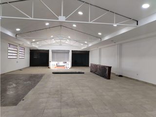 Foto 4 de La Alameda, Local Comercial en  Renta, 300m2, 2 Ambiente , 5 Baños.