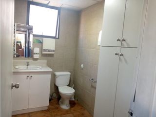 La Mariscal, Oficina en  Renta, 100m2, 4 Ambiente, 3 Divisiones, 1 Baño.