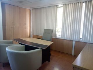 La Mariscal, Oficina en  Renta, 100m2, 4 Ambiente, 3 Divisiones, 1 Baño.