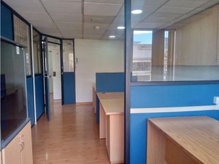 Foto 17 de La Mariscal, Oficina en  Renta, 100m2, 4 Ambiente, 3 Divisiones, 1 Baño.