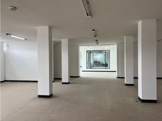 Foto 1 de Sangolqui,Local Comercial en 480m2, 2 Ambientes,1Baño, 3 Parqueaderos.
