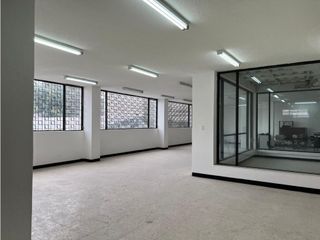 Sangolqui, Local Comercial en 480m2, 2 Ambientes, 1 Baño, 3 Parqueaderos.