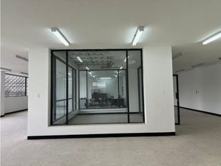 Sangolqui, Local Comercial en 480m2, 2 Ambientes, 1 Baño, 3 Parqueaderos.