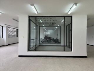 Foto 5 de Sangolqui,Local Comercial en 480m2, 2 Ambientes,1Baño, 3 Parqueaderos.