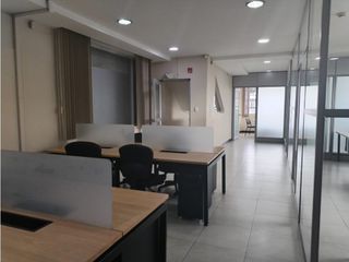 Carcelén, Oficina en Renta, 150m2, 5 Ambiente, 2 Parqueadero.