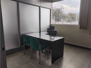 Carcelén, Oficina en Renta, 150m2, 5 Ambiente, 2 Parqueadero.