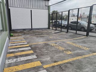 Carcelén, Oficina en Renta, 150m2, 5 Ambiente, 2 Parqueadero.