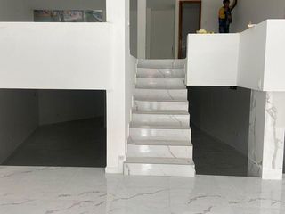 LOCAL COMERCIAL REMODELADO SECTOR CHOLA CUENCANA