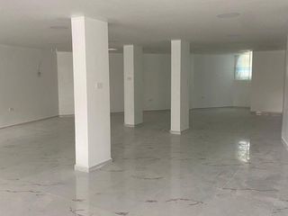 LOCAL COMERCIAL REMODELADO SECTOR CHOLA CUENCANA