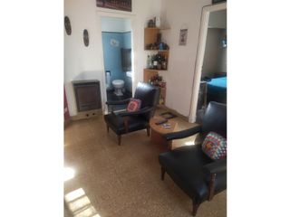 Foto 10 de chalet con depto atras