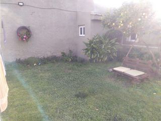Foto 8 de chalet con depto atras