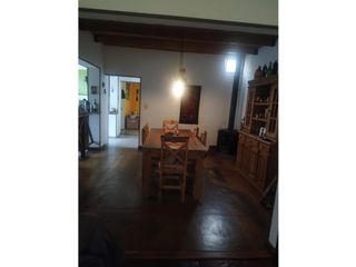 Foto 3 de chalet con depto atras