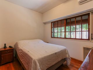 VENTA CASA 4 AMBIENTES C/ PATIO - VILLA DEL PARQUE