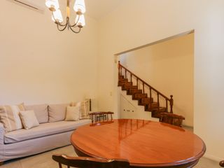 VENTA CASA 4 AMBIENTES C/ PATIO - VILLA DEL PARQUE