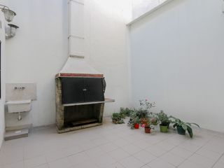 VENTA CASA 4 AMBIENTES C/ PATIO - VILLA DEL PARQUE