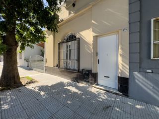 VENTA CASA 4 AMBIENTES C/ PATIO - VILLA DEL PARQUE