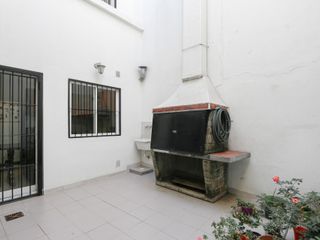 VENTA CASA 4 AMBIENTES C/ PATIO - VILLA DEL PARQUE