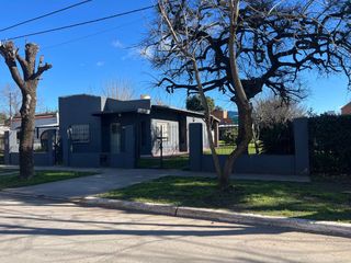 CASA VENTA MARCOS PAZ 3 AMB COCHERA Y PARQUE