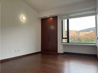 Arriendo Moderna Casa Iluminada. Conjunto Cerrado