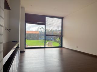 Arriendo Moderna Casa Iluminada. Conjunto Cerrado