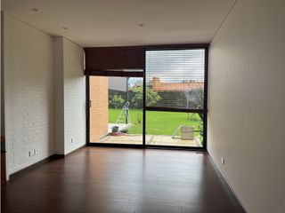 Arriendo Moderna Casa Iluminada. Conjunto Cerrado