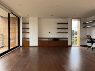 Arriendo Moderna Casa Iluminada. Conjunto Cerrado