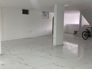 LOCAL COMERCIAL REMODELADO SECTOR CHOLA CUENCANA