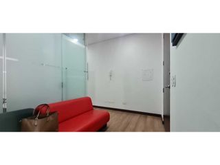Foto 3 de VENDO OFICINA AMOBLADA 3 DIVISIONES Y LOBBY - CHICO RESERVADO