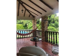 Foto 1 de VENDO CASA FINCA CON PISCINA LOTE 2000M2 - LA MESA ZONA EL HATO