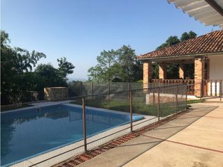 Foto 4 de VENDO CASA FINCA CON PISCINA LOTE 2000M2 - LA MESA ZONA EL HATO