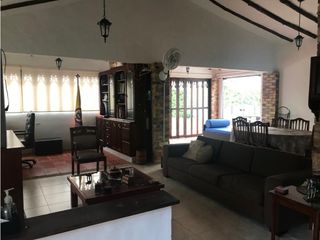 Foto 6 de VENDO CASA FINCA CON PISCINA LOTE 2000M2 - LA MESA ZONA EL HATO