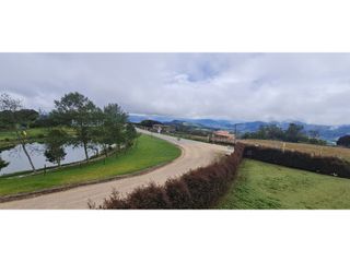 Foto 2 de VENDO CASA EXCLUSIVA LOTE 1.570M2 - YERBABONITA SOPO
