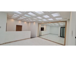 Foto 7 de EN VENTA CASA COMERCIAL PATRIMONIO ARQ 400M2+JARDIN - EL NOGAL