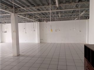Foto 26 de Conocoto, Galpón  en Renta, 700m2, 10 Ambientes, 3 Baños