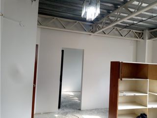 Foto 14 de Conocoto, Galpón  en Renta, 700m2, 10 Ambientes, 3 Baños