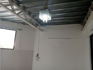 Foto 11 de Conocoto, Galpón  en Renta, 700m2, 10 Ambientes, 3 Baños