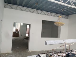 Foto 21 de Conocoto, Galpón  en Renta, 700m2, 10 Ambientes, 3 Baños