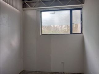 Conocoto, Galpón  en Renta, 700m2, 10 Ambientes, 3 Baños