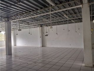 Conocoto, Galpón  en Renta, 700m2, 10 Ambientes, 3 Baños