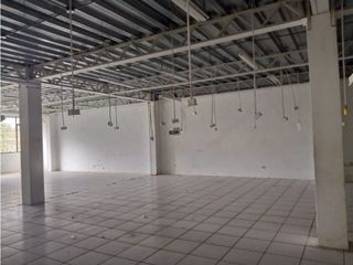 Foto 22 de Conocoto, Galpón  en Renta, 700m2, 10 Ambientes, 3 Baños
