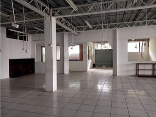 Conocoto, Galpón  en Renta, 700m2, 10 Ambientes, 3 Baños