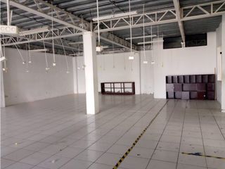 Foto 1 de Conocoto, Galpón  en Renta, 700m2, 10 Ambientes, 3 Baños