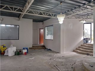 Conocoto, Galpón  en Renta, 700m2, 10 Ambientes, 3 Baños