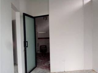 Foto 36 de Conocoto, Galpón  en Renta, 700m2, 10 Ambientes, 3 Baños
