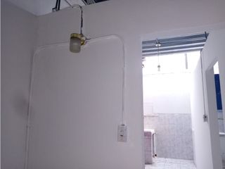 Foto 5 de Conocoto, Galpón  en Renta, 700m2, 10 Ambientes, 3 Baños