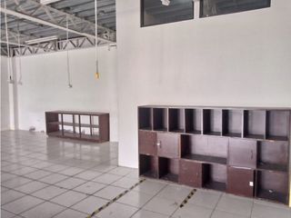 Foto 27 de Conocoto, Galpón  en Renta, 700m2, 10 Ambientes, 3 Baños