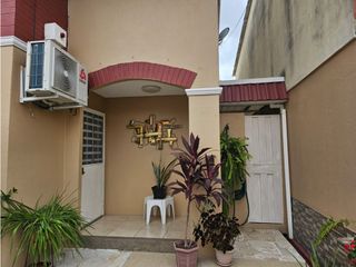 Venta de casa de 2 plantas en Valle Alto, Guayaquil