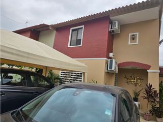 Venta de casa de 2 plantas en Valle Alto, Guayaquil